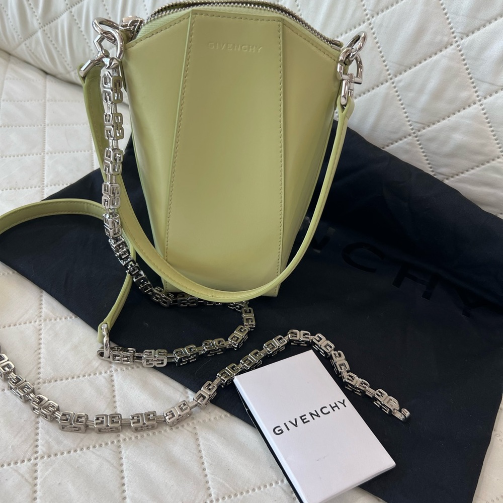 Authentic GIVENCHY ANTIGONA Crossbody.